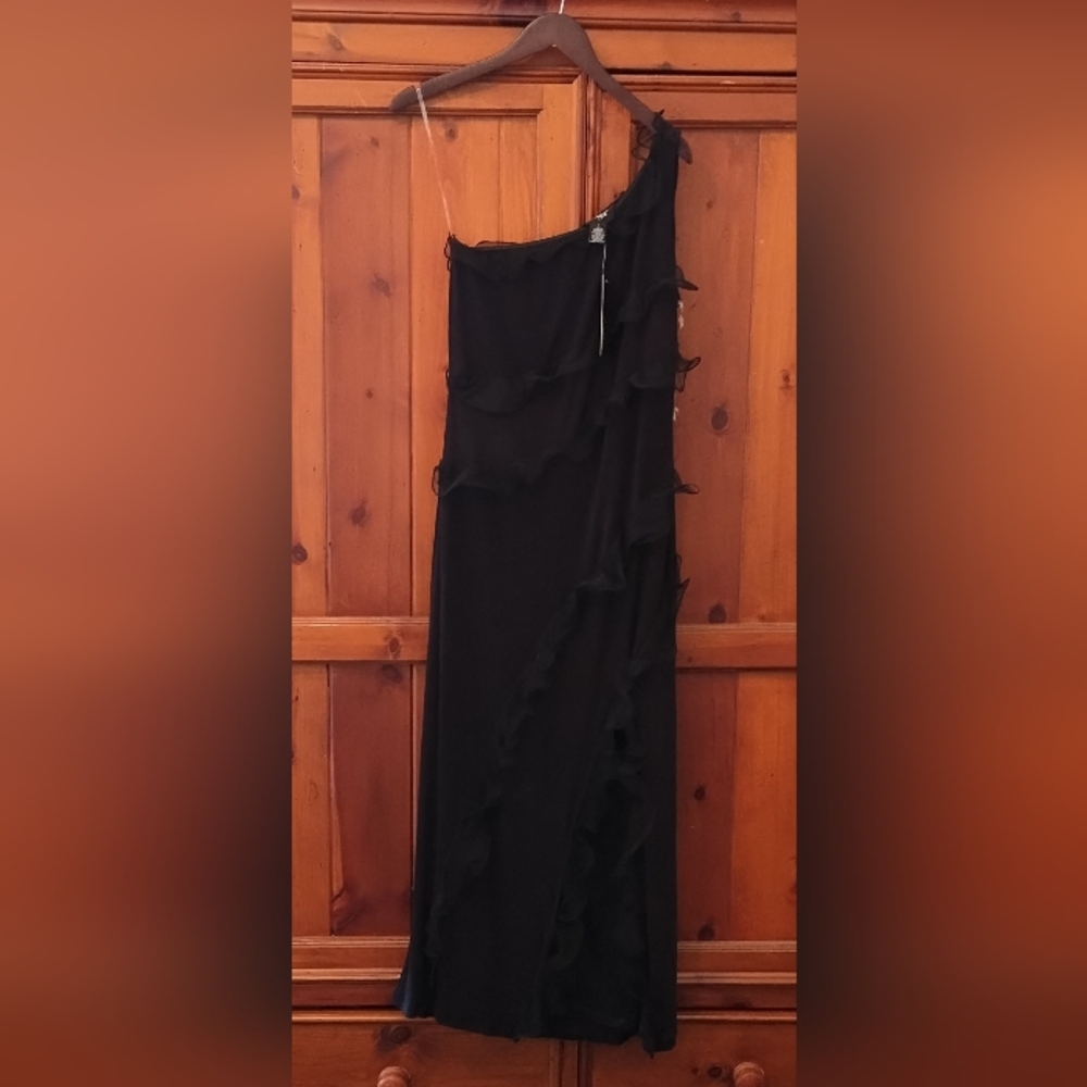 NWT Lovely Grace full length event dress one shoulder with ruffle size L